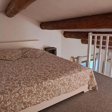 La Ribasse En Provence Apartment เวอแนลส์ ภายนอก รูปภาพ