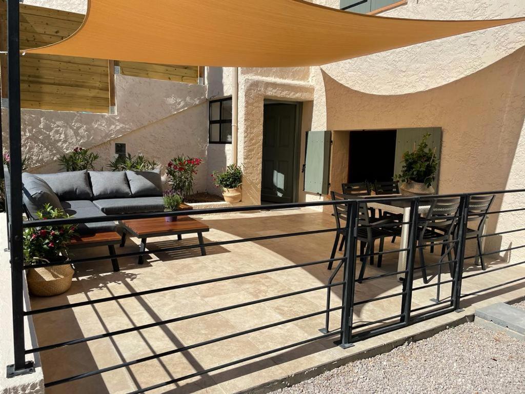 La Ribasse En Provence Apartment เวอแนลส์ ภายนอก รูปภาพ